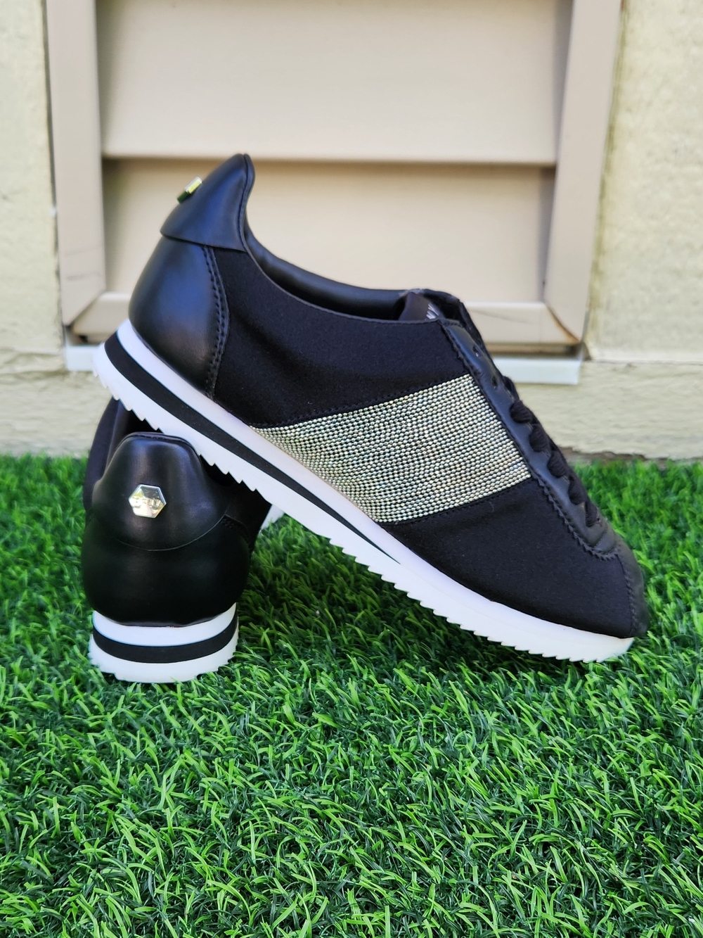 DKNY Tezi Black Low Top Fashion Sneakers Shoes WOMEN'S SIZE 8.5
